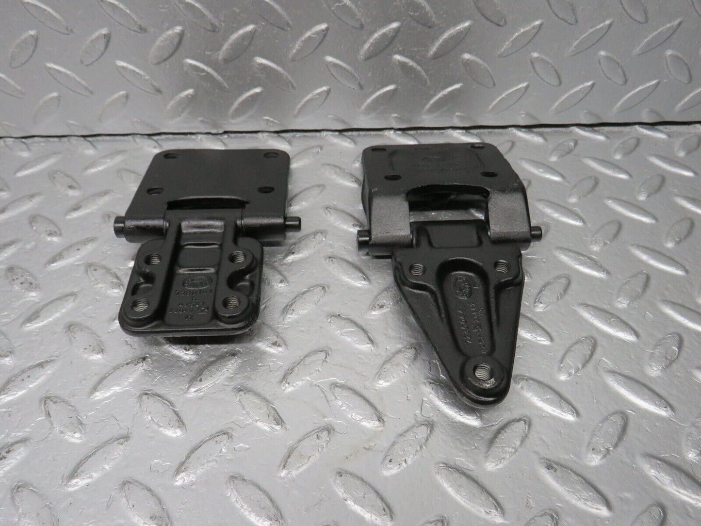 40480 Mercedes-Benz W110 230 Front Left Door Hinge