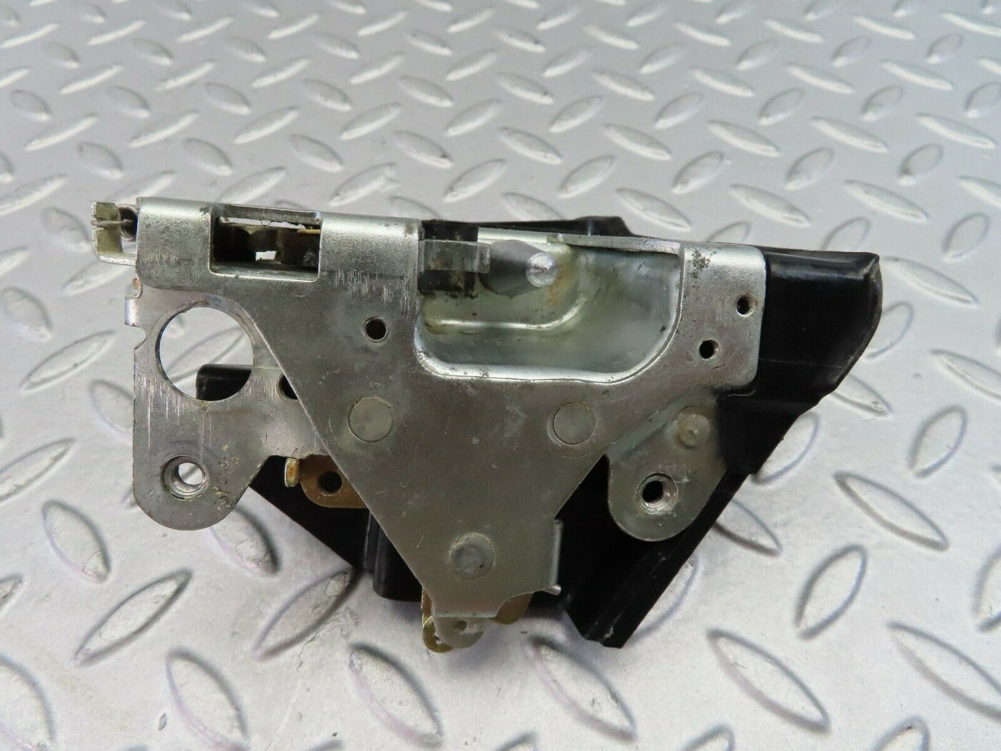 7702 Mercedes-Benz S123 230TE Wagon Rear Left Door Lock Mechanism 1237330108