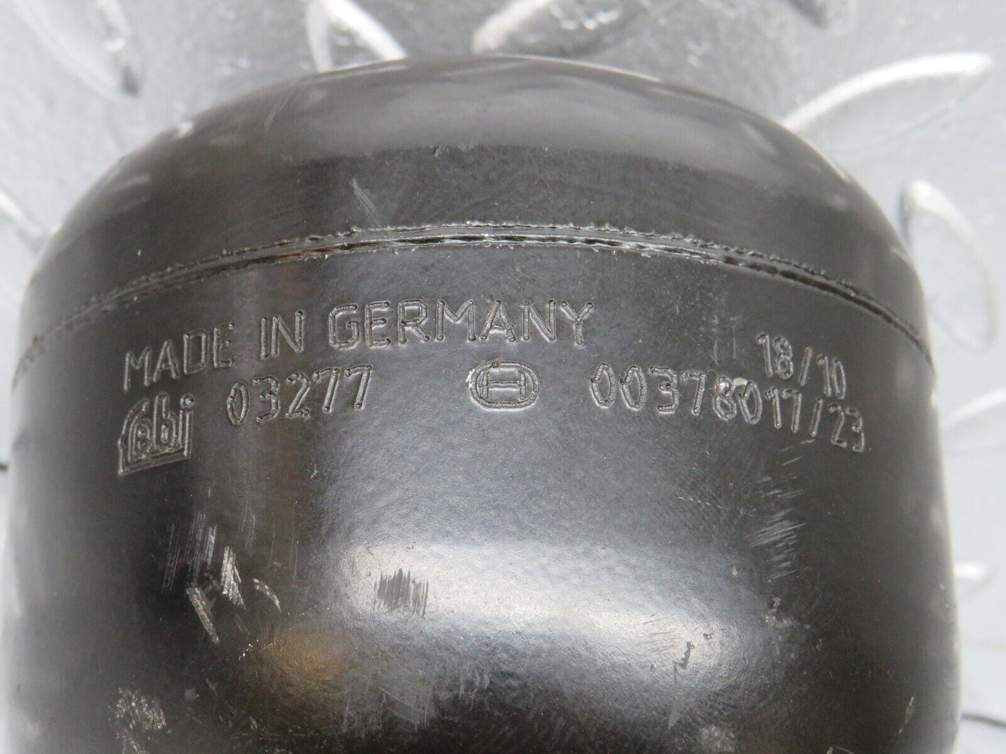 31548 Mercedes-Benz S124 220TE Wagon Rear Suspension Sphere 0037801723