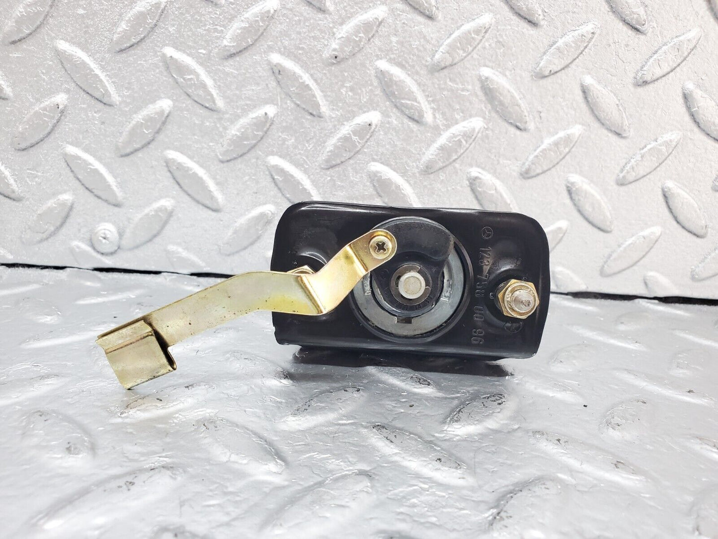 44395 Mercedes-Benz W123 280E Trunk Lock With Key 1237580096 1237500385