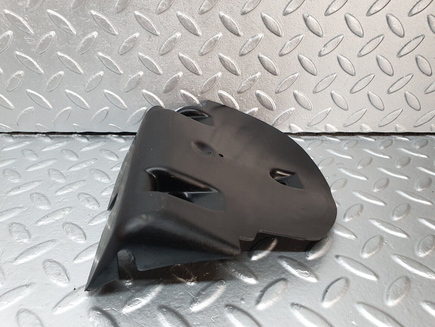 41946 Mercedes-Benz W202 C200 Fuel Tank Plastic Cover Left 2024710287