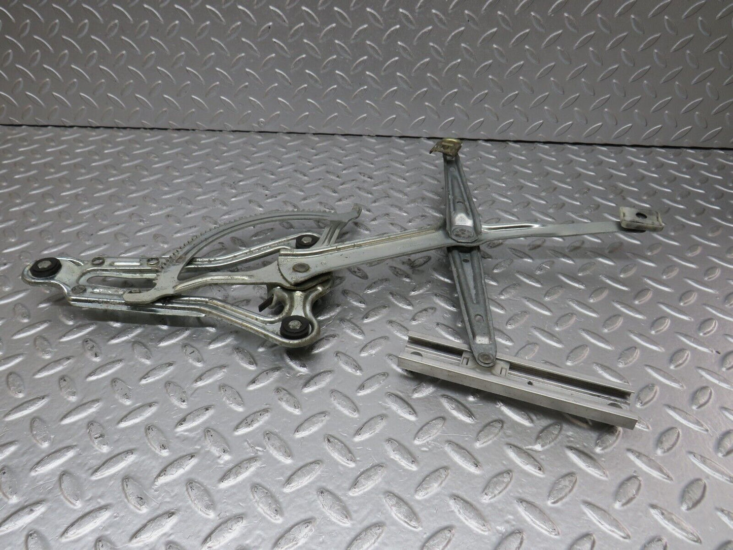 33965 Mercedes-Benz W124 260E Front Right Power Window Regulator