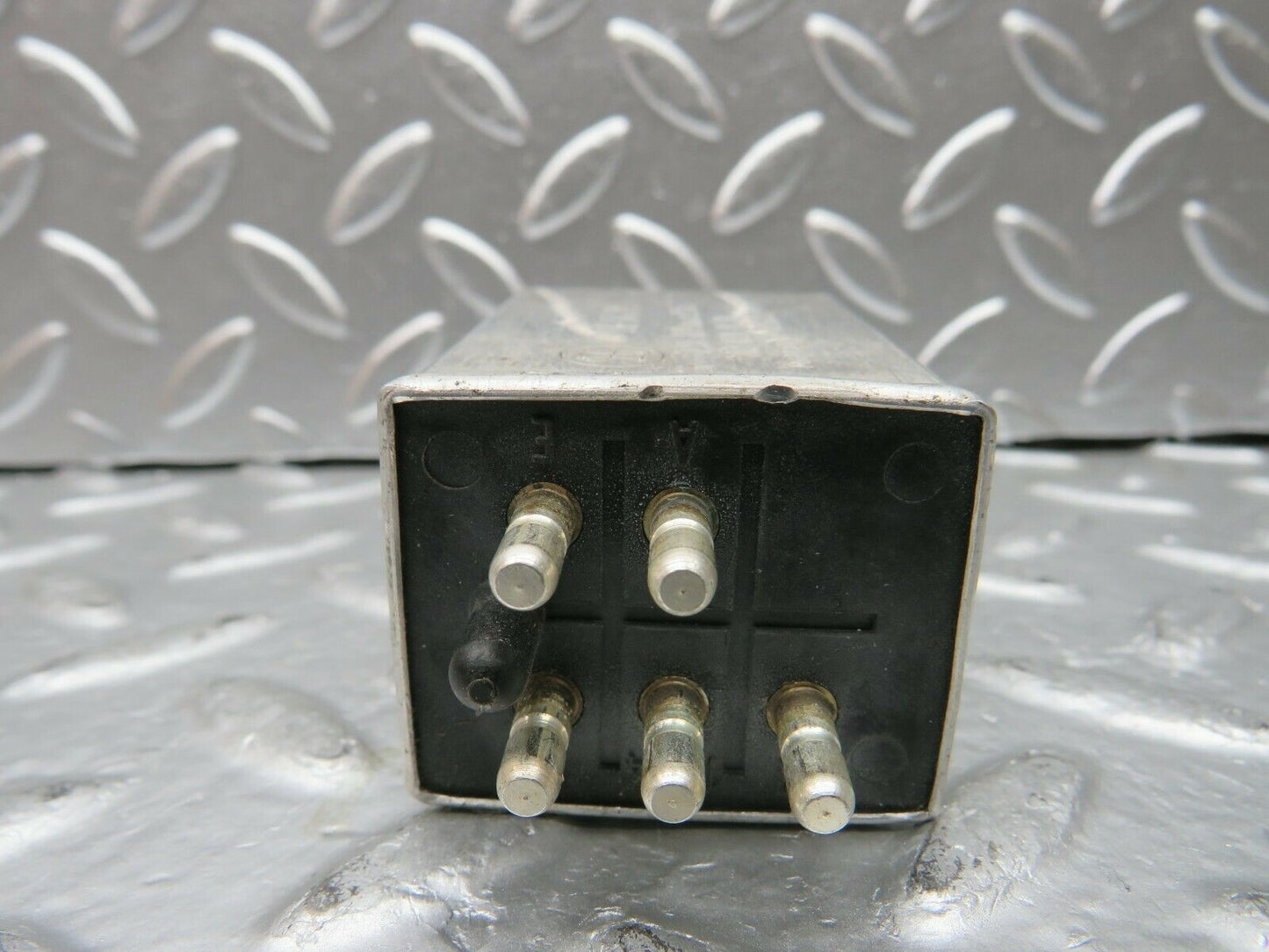 22726 Mercedes-Benz C107 450SLC Coupe Rear Heated Window Relay 1078200010