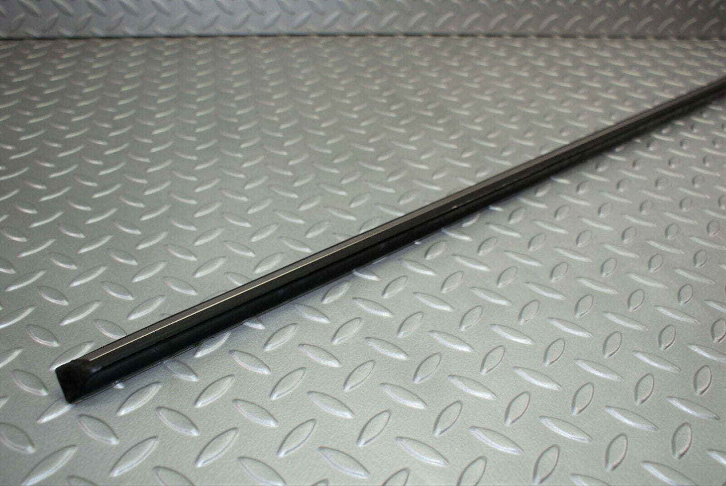 2946 Mercedes-Benz C123 280CE Coupe Left Door Centre Moulding Trim