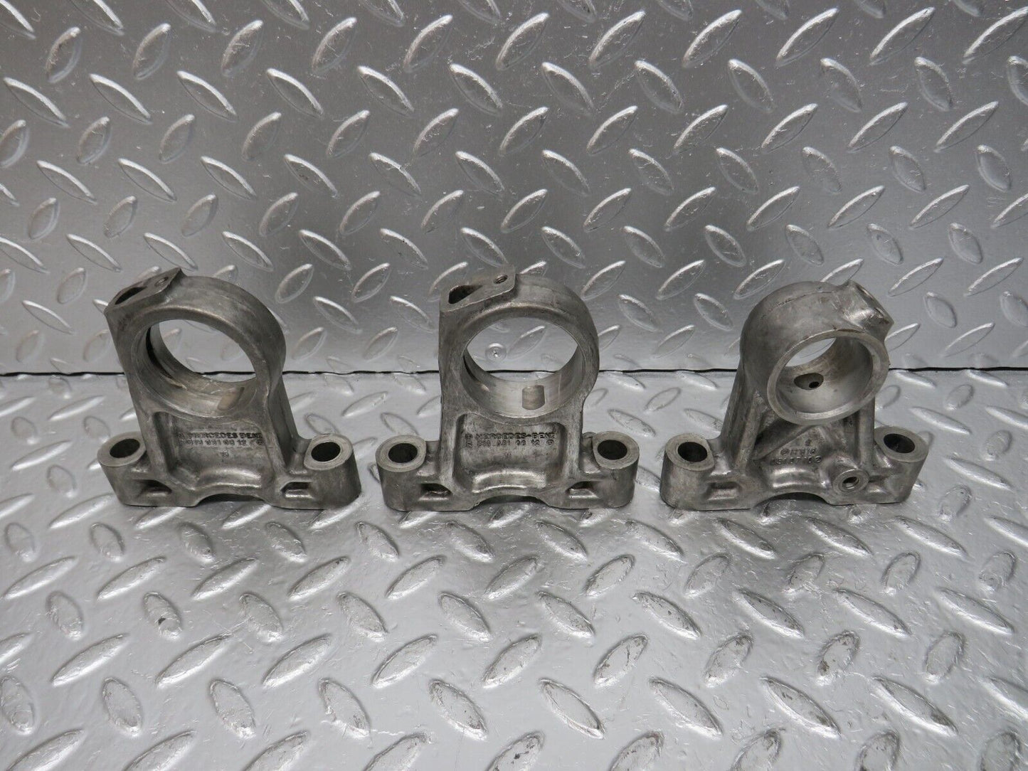 31064 Mercedes-Benz W123 200D Camshaft Tower Bearing Set 6160510612 6160510710