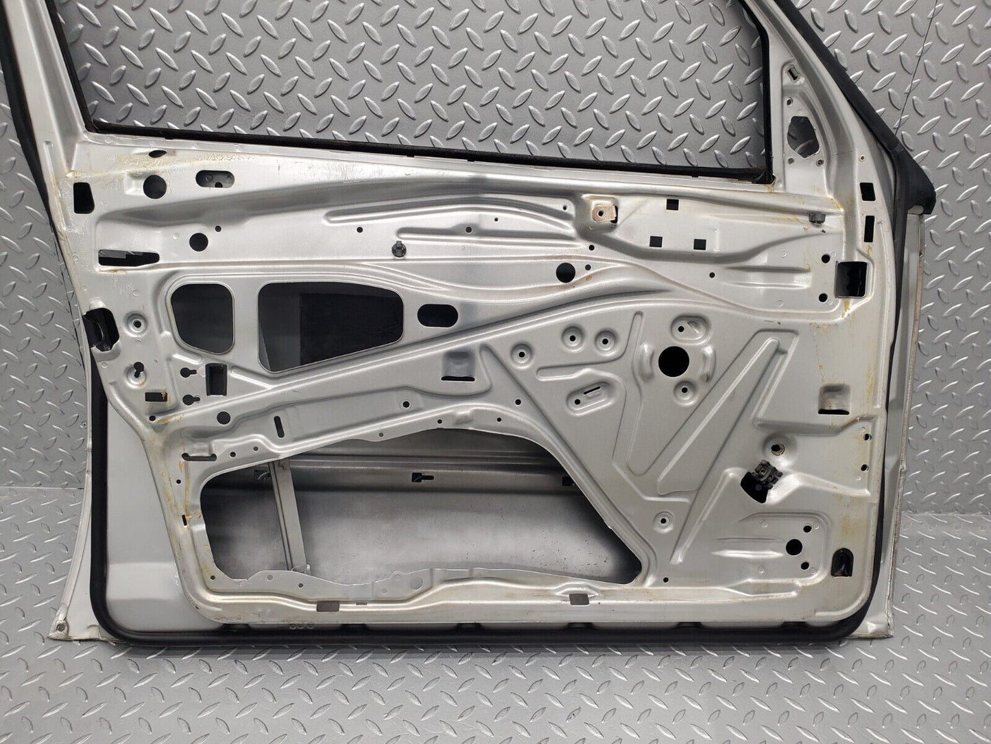 46122 Mercedes-Benz W124 Front Left Door