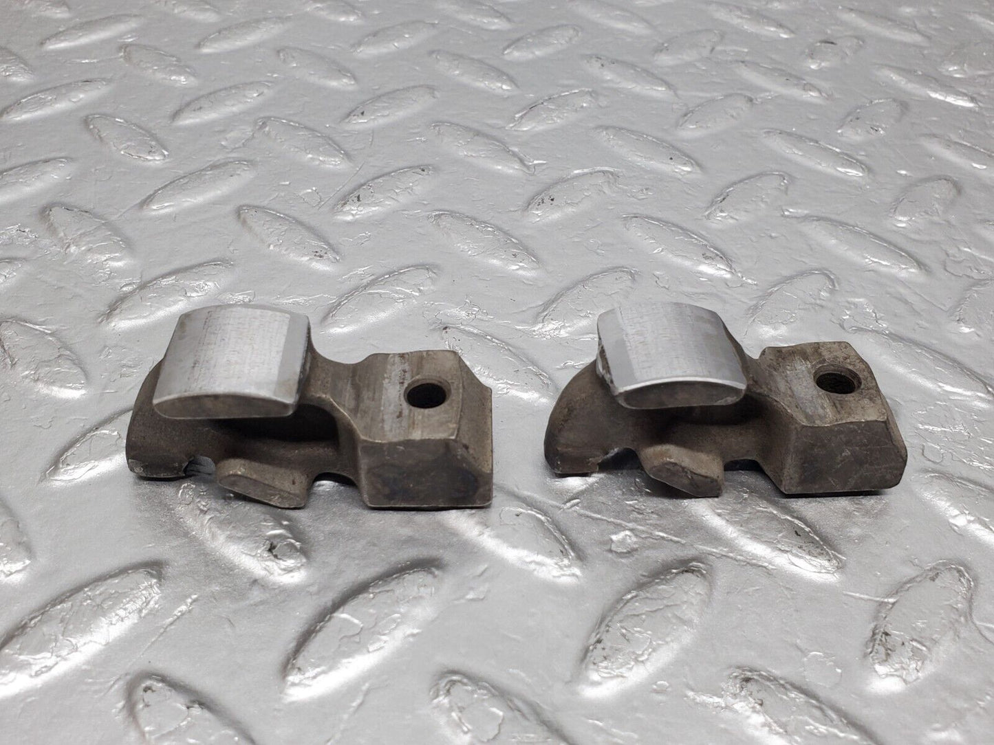 45478 Mercedes-Benz 280E M110.988 Valve Rocker Arm With Retaining Spring