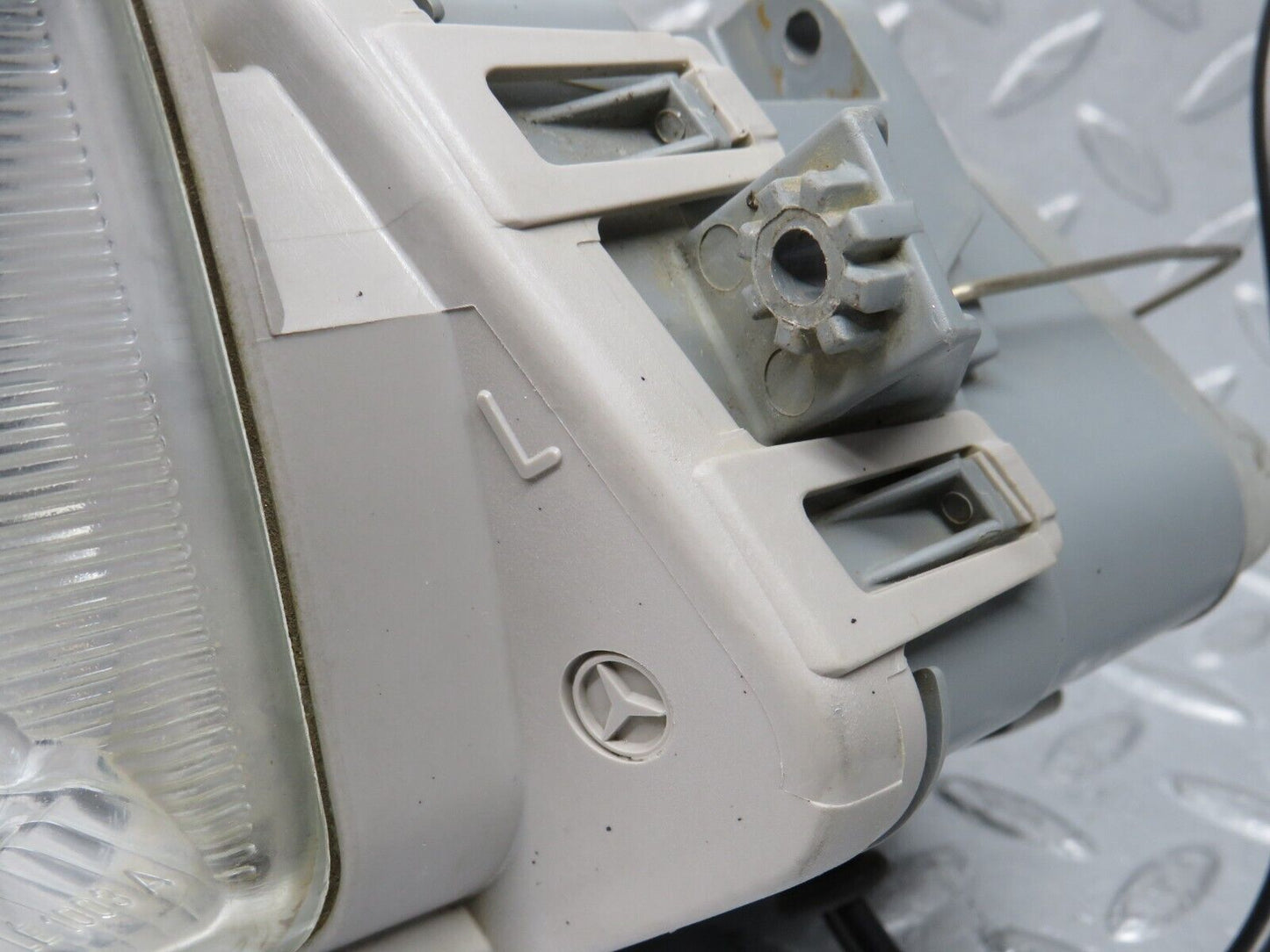 38465 Mercedes-Benz R129 280SL Coupe Front Left Fog Light Bosch 0305120001 1298200156 1305621245