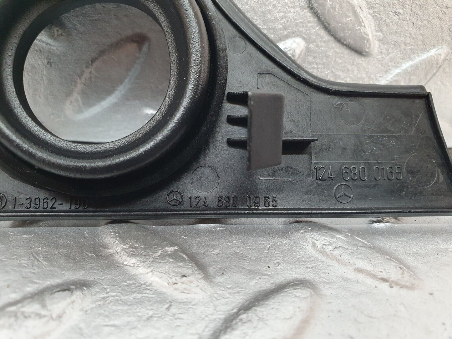 41561 Mercedes-Benz W124 200E Ignition Switch Cover Surround 1246800965 1246800165