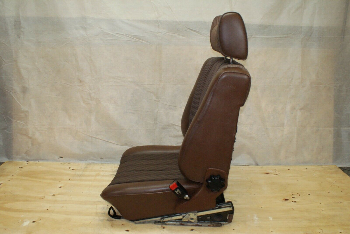 2498 Mercedes-Benz W116 350SE Driver Seat Right Side 1169101250