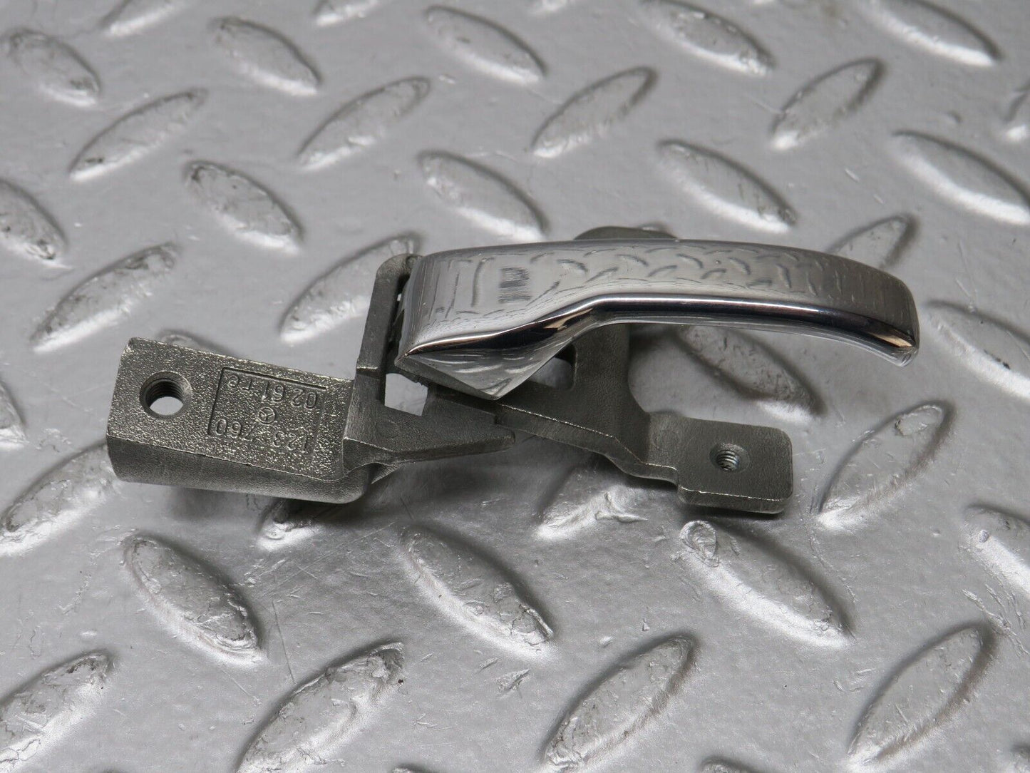 32201 Mercedes-Benz W123 230E Right Door Opener Door Handle 1237600261