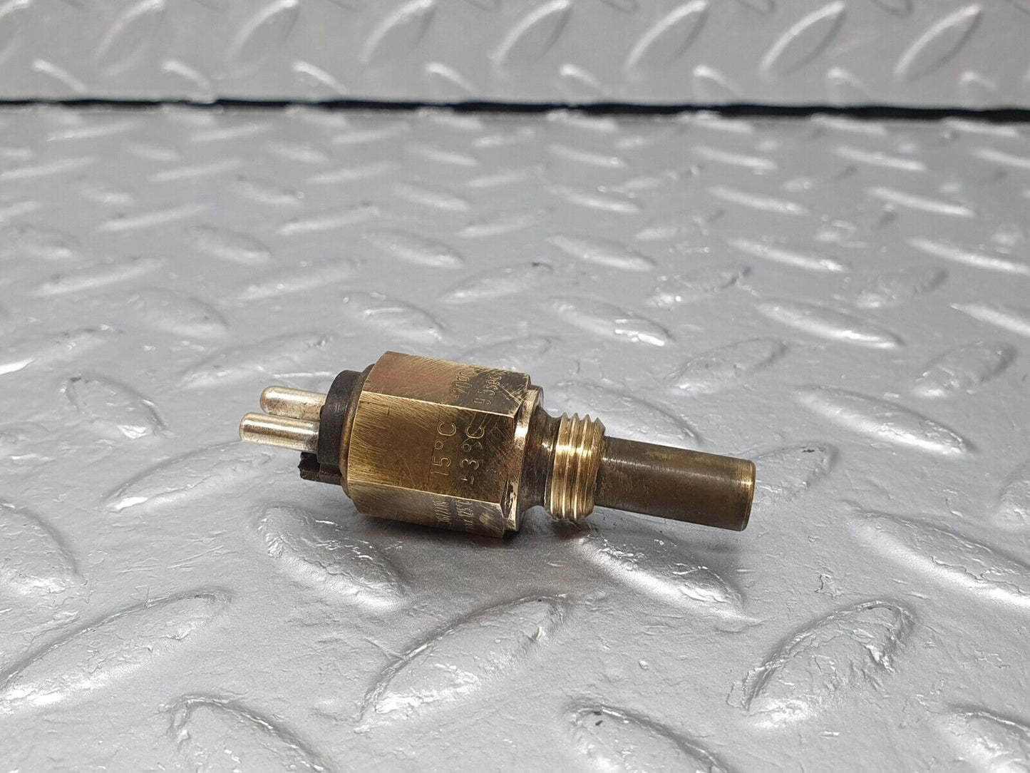 41334 Mercedes-Benz W123 280E Temperature Sensor VDO