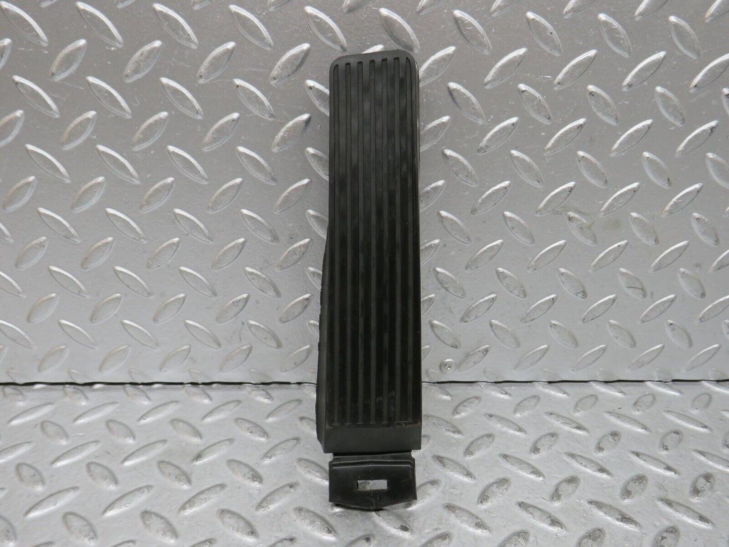29086 Mercedes-Benz C124 320CE Coupe Accelerator Pedal With Rubber 1233010082