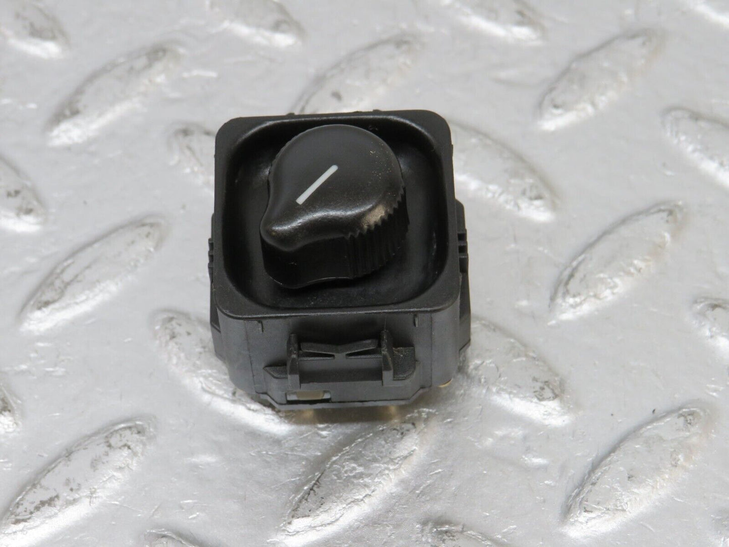 33317 Mercedes-Benz W202 C180 Electric Mirror Adjust Switch 1298200610