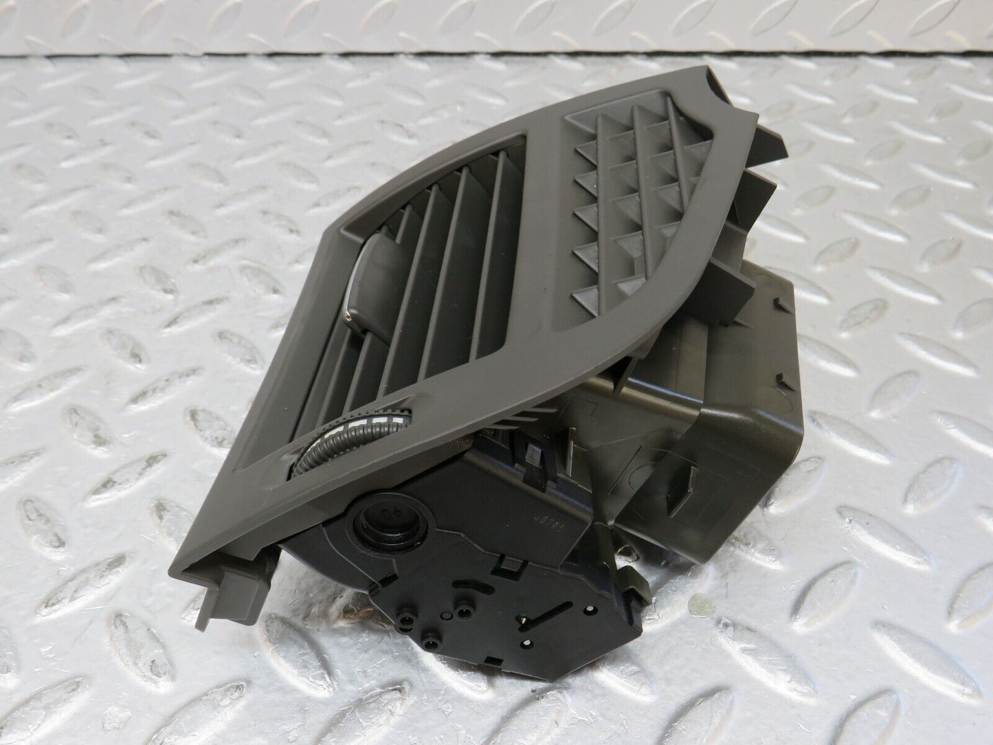 35192 Mercedes-Benz W221 Dash Air Vent Left Side 2218300154