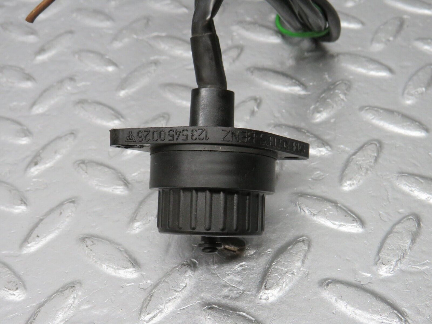 39099 Mercedes-Benz R107 500SL Diagnostic Connector 1235450026 1235450003 1075404808