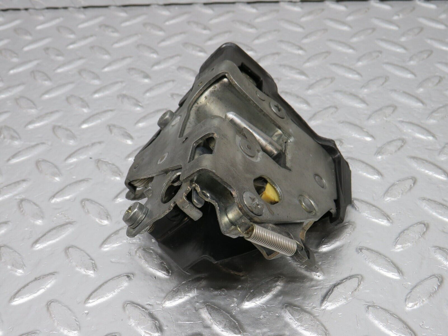 0572 Mercedes-Benz W123 230E Rear Right Door Lock Mechanism 1237330208