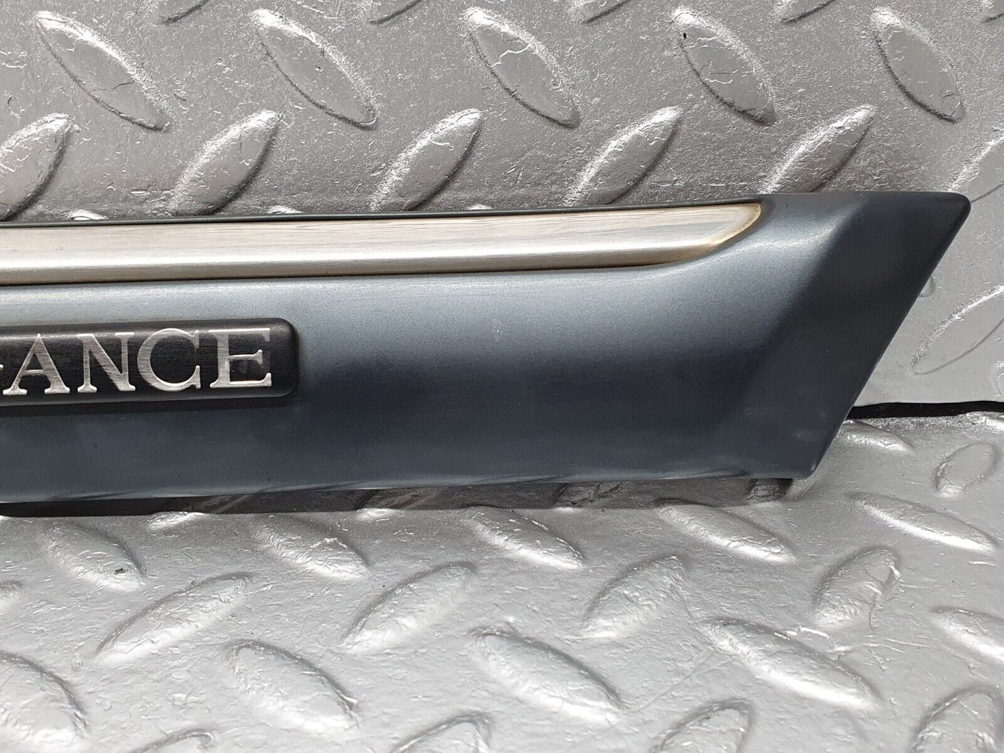 41802 Mercedes-Benz W202 C200 Front Right Fender Wing Centre Moulding 2026909262