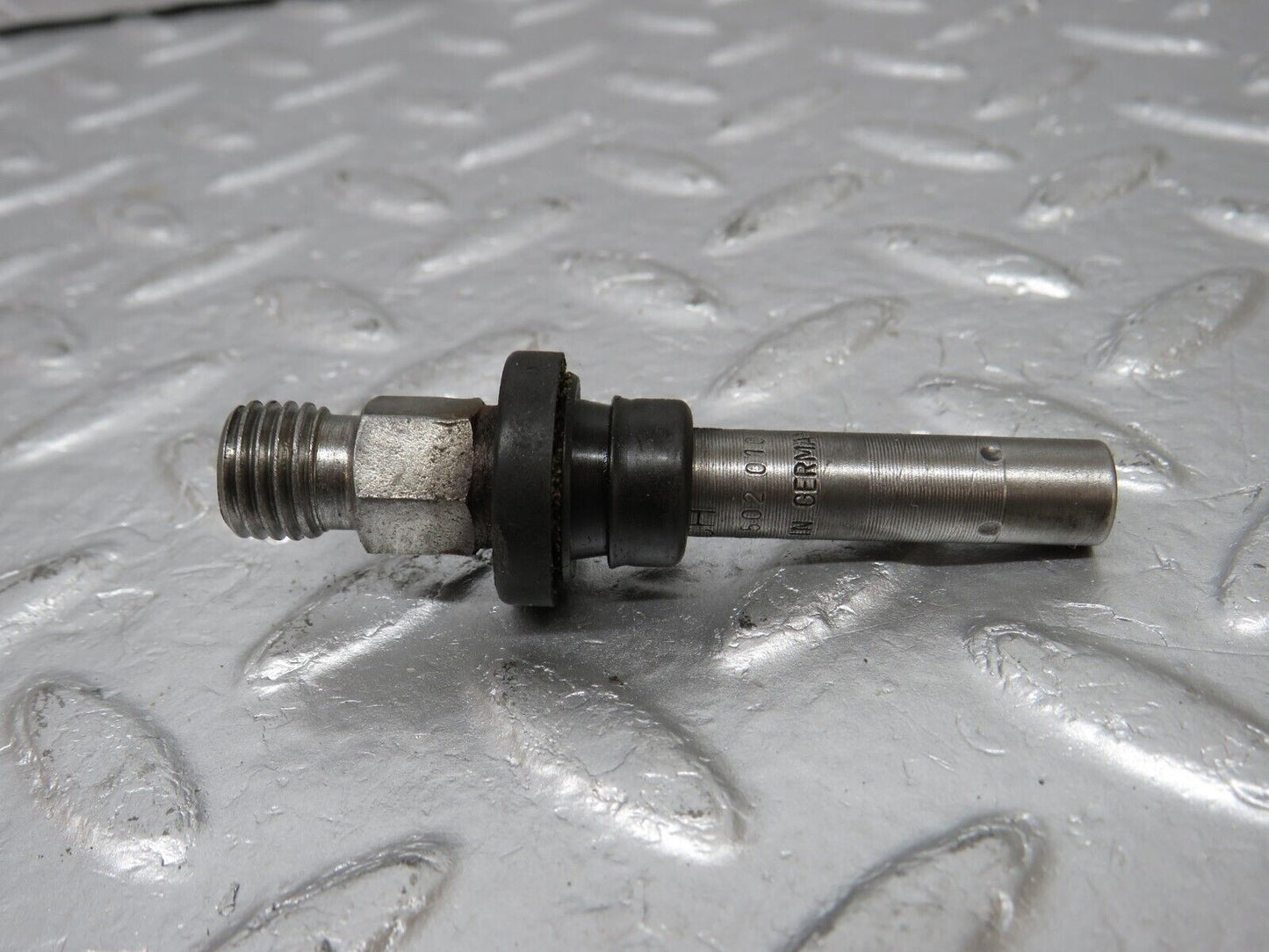 34124 Mercedes-Benz W124 260E Fuel Injector Bosch 0437502010