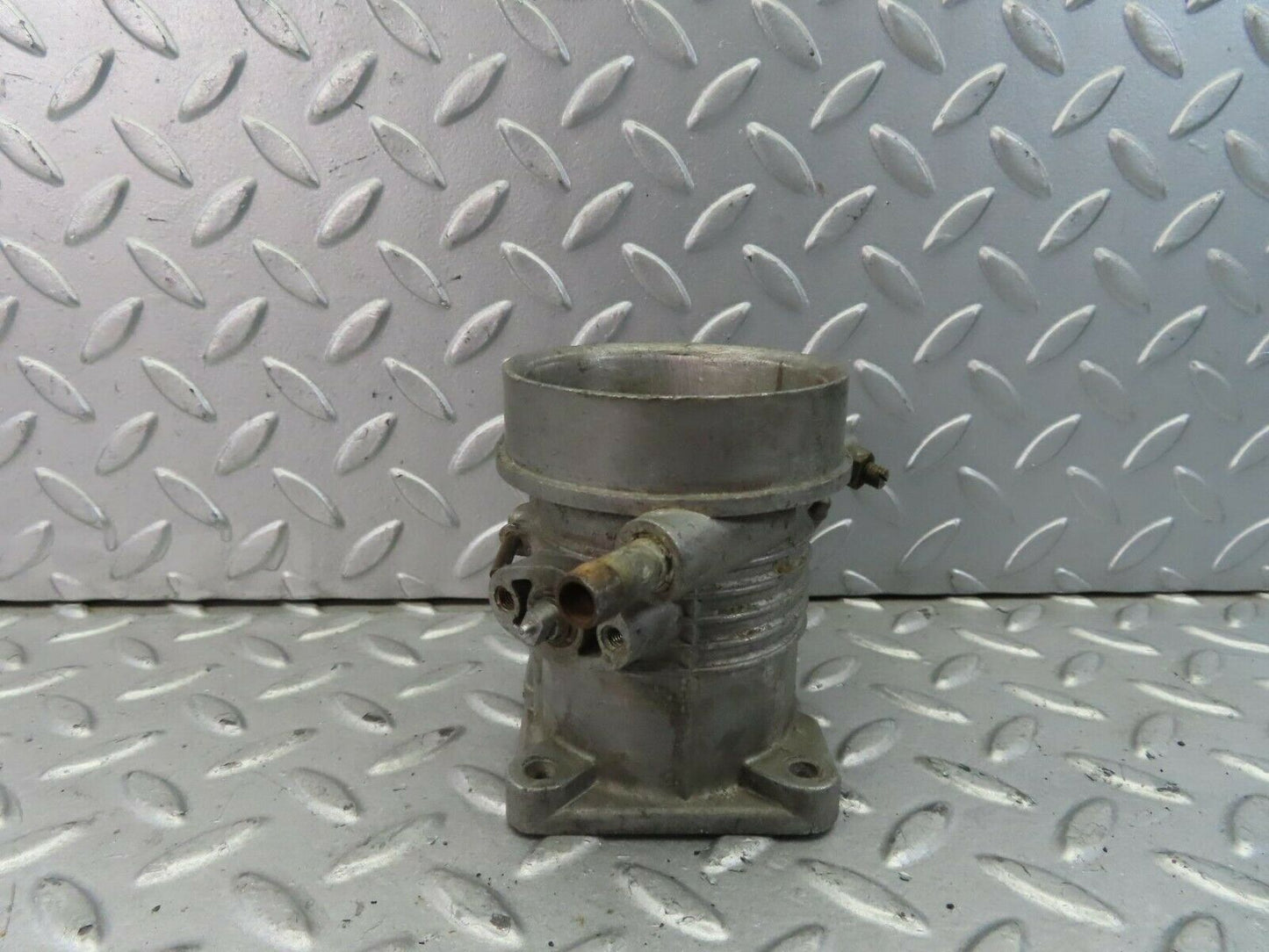 8686 Mercedes-Benz W111 Throttle Body