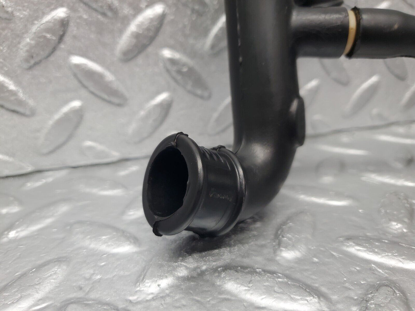 46703 Mercedes-Benz C123 280CE Coupe Air Intake Pipe 1100944982 1100943982