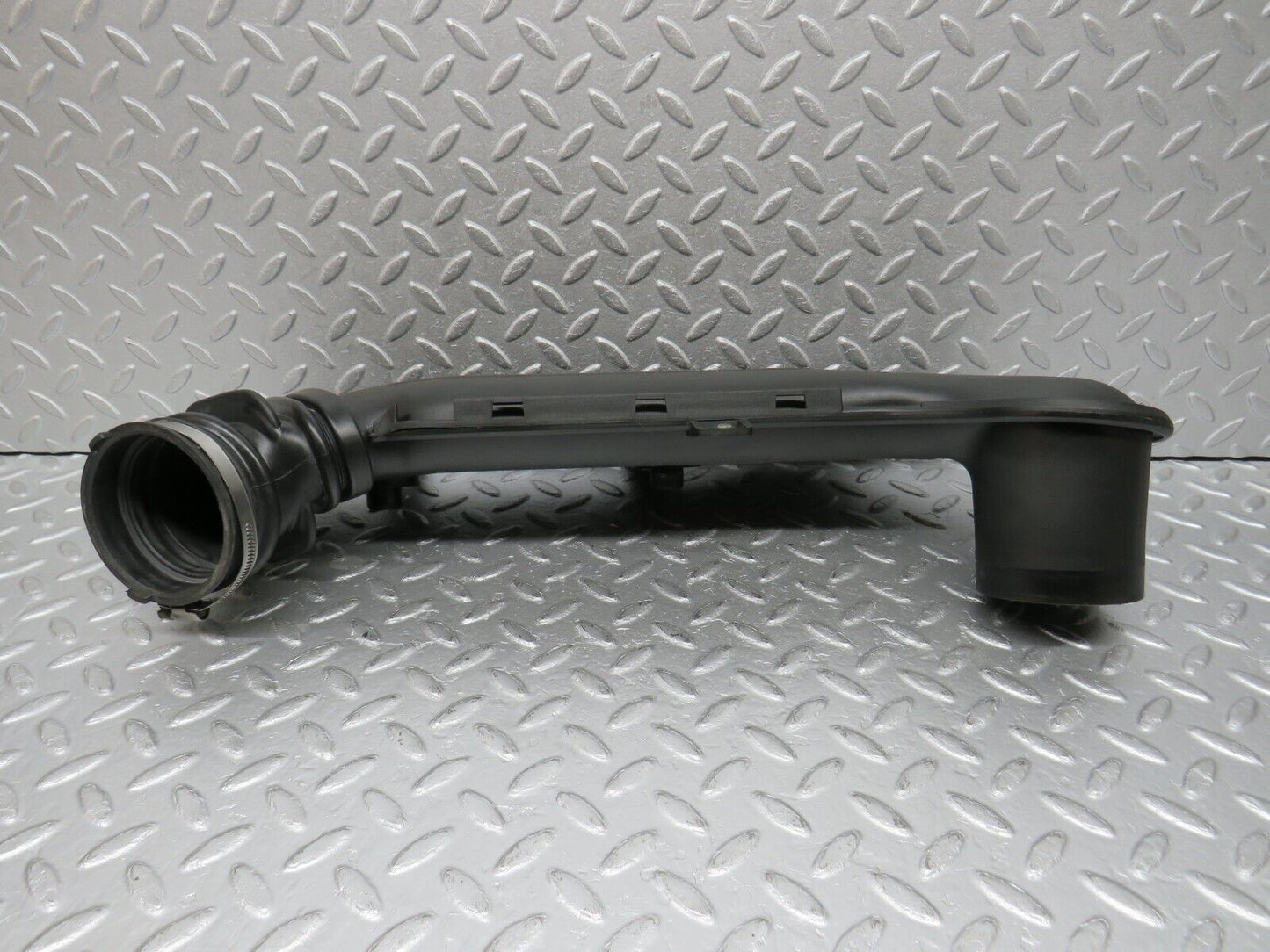 39443 Mercedes-Benz R129 320SL Coupe Air Intake Pipe 1041413404 1040940391