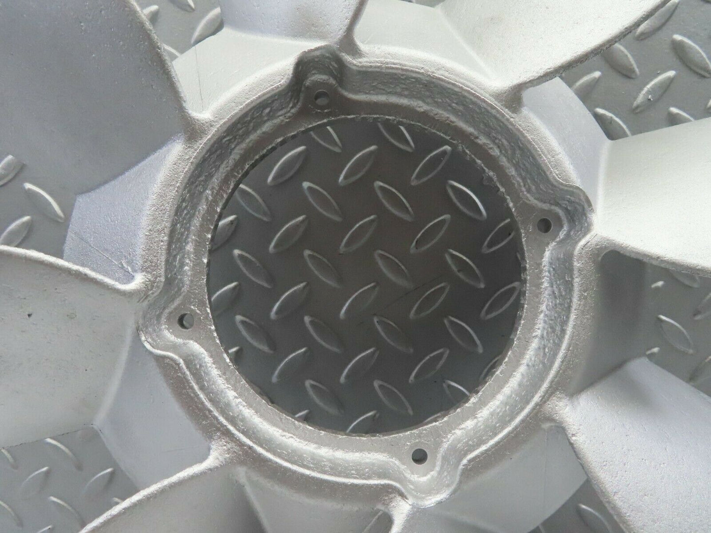 6989 Mercedes-Benz C107 350SLC Coupe Engine Cooling Fan