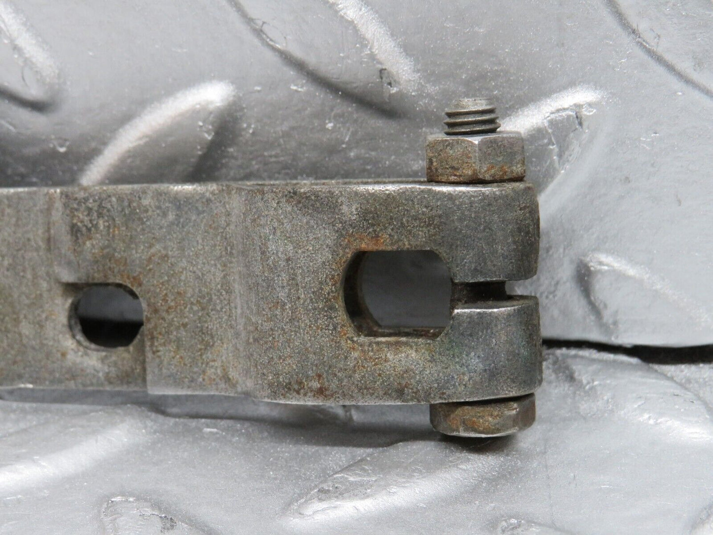 33134 Mercedes-Benz W126 380 V8 M116 Gearbox Linkage Bracket
