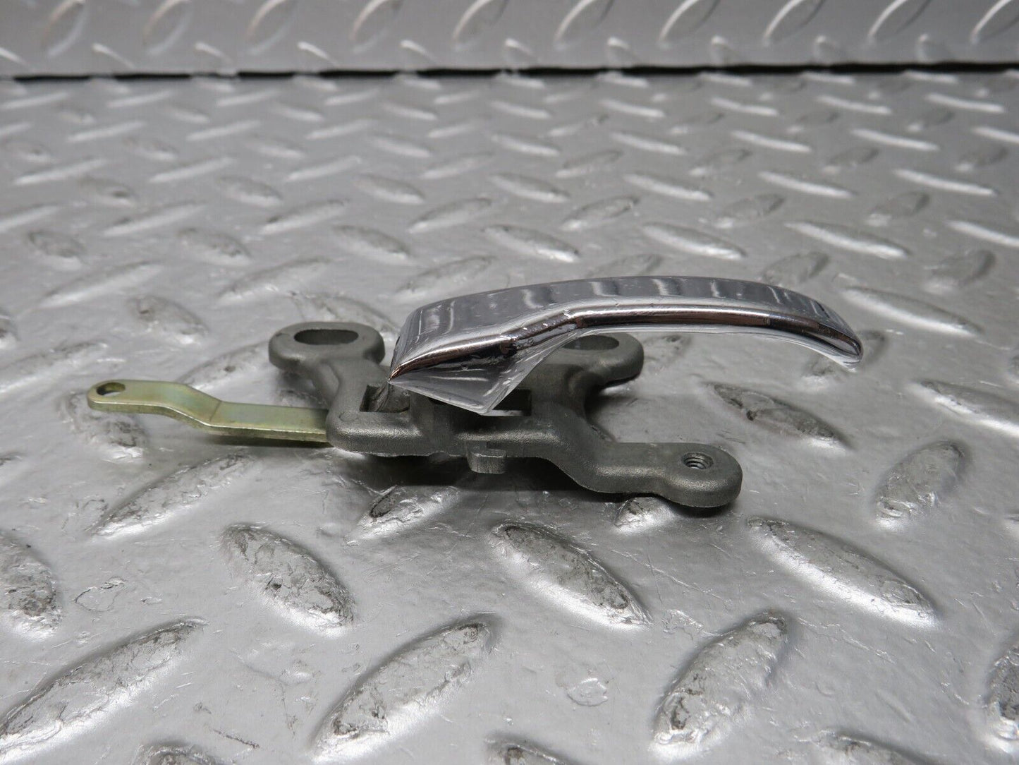 29689 Mercedes-Benz W123 230E Front Right Door Opener Door Handle