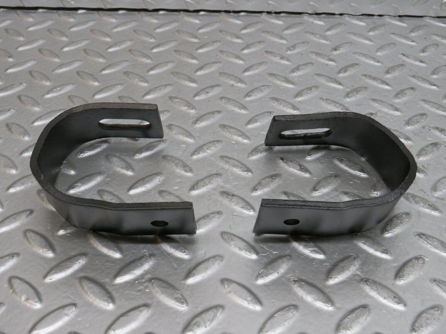 29672 Mercedes-Benz W123 230E Front Bumper Bracket
