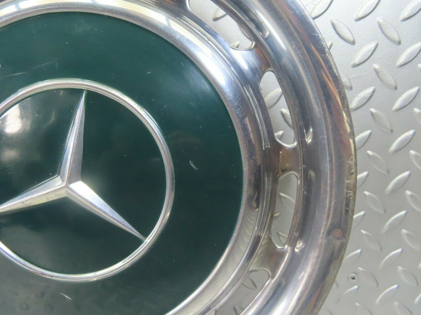 8418 Mercedes-Benz Vintage Wheel Trim Hub Cap 14