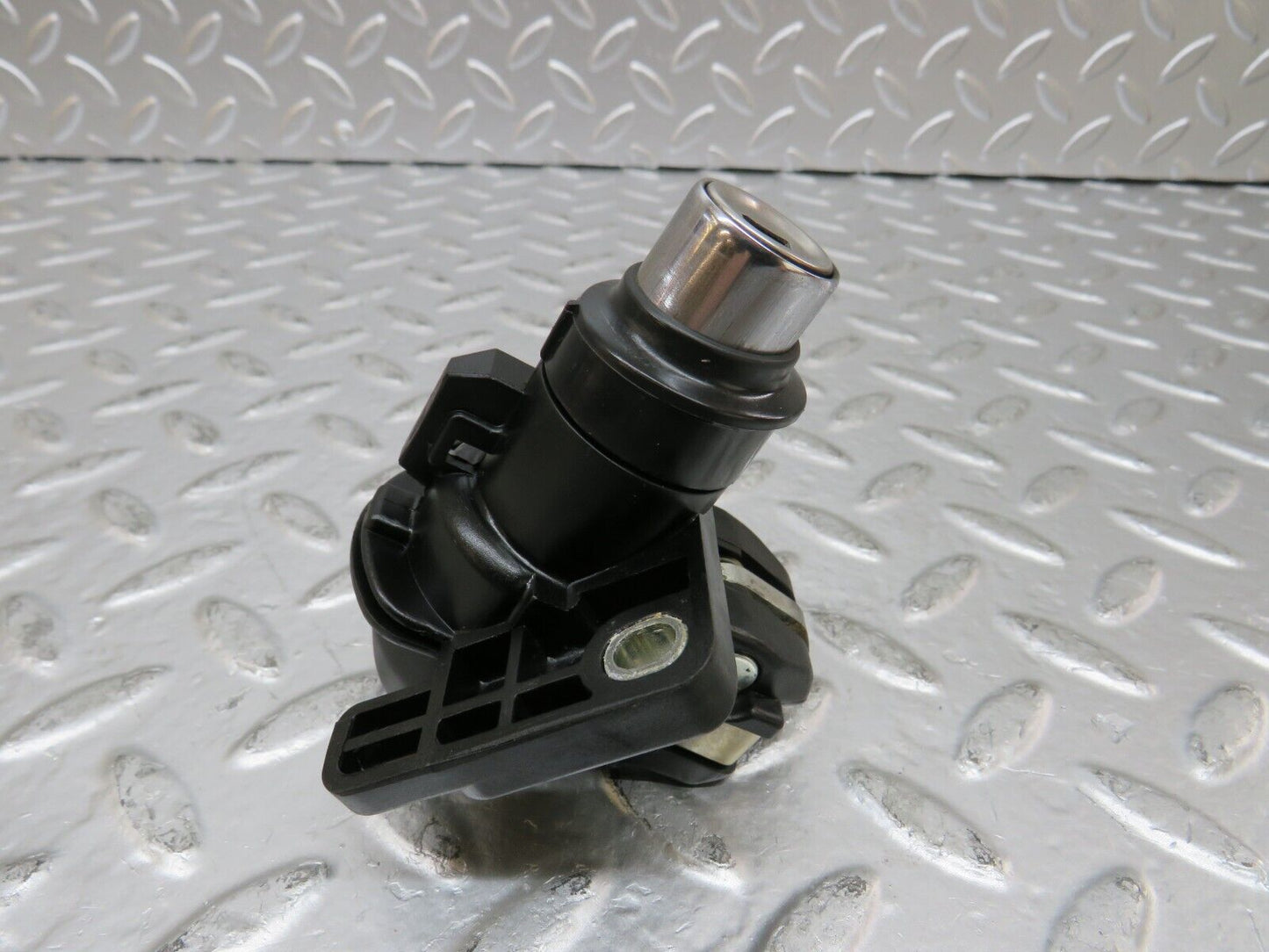 25317 Mercedes-Benz W201 190D Trunk Lock No Key