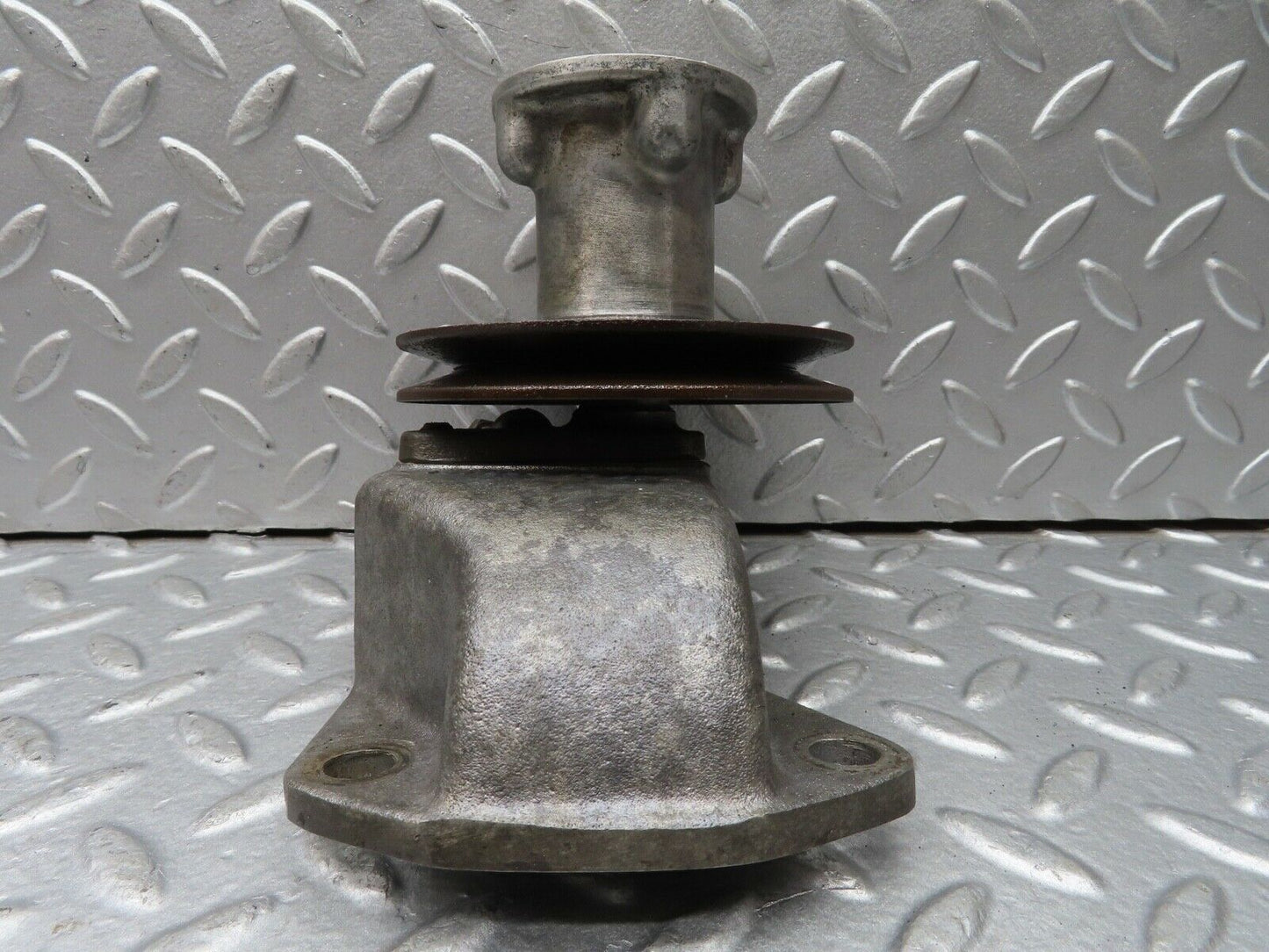 18560 Mercedes-Benz W136 170V Engine Cooling Fan Pulley 1812000705