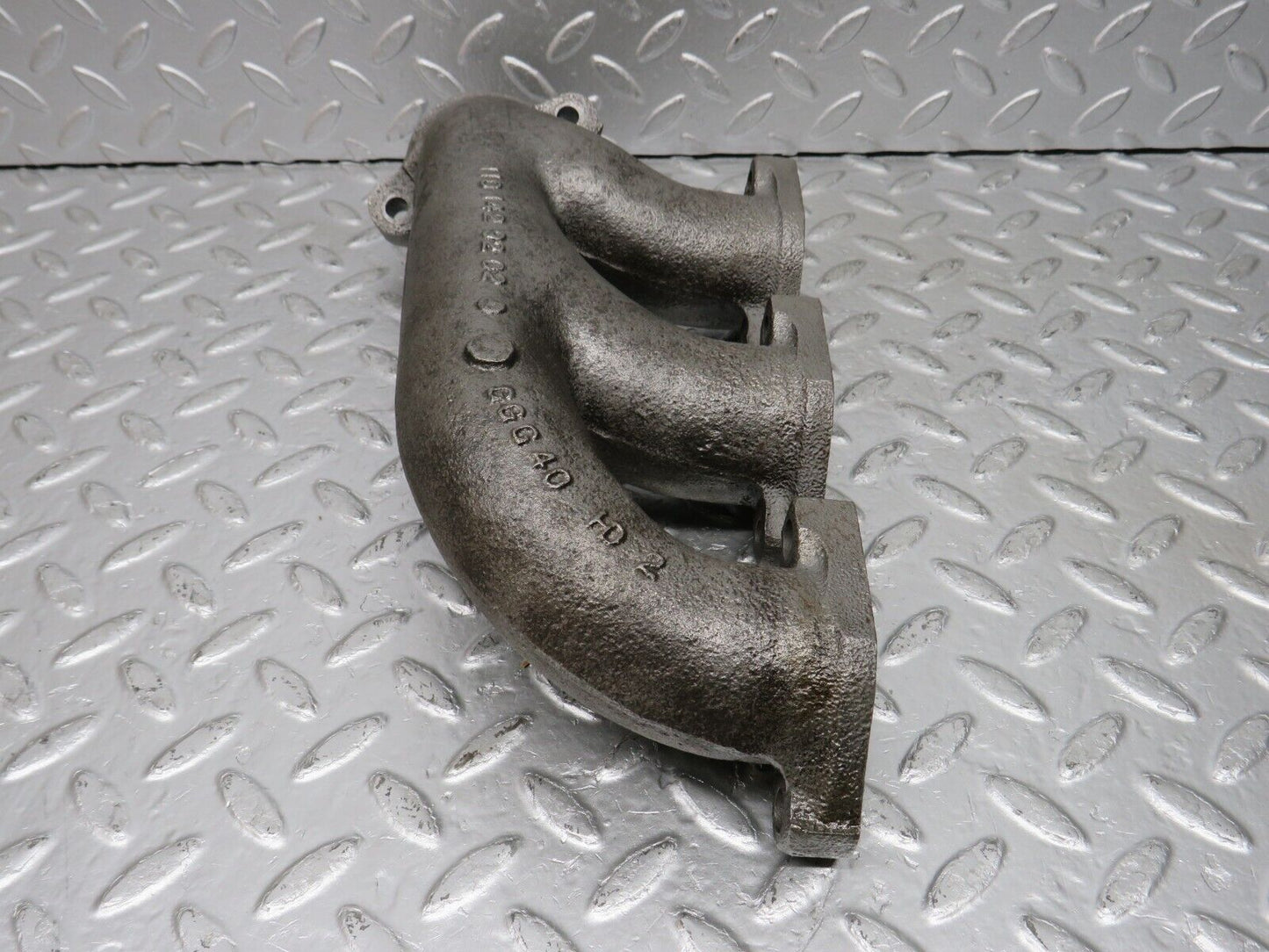 33105 Mercedes-Benz W126 280 Exhaust Manifold Cylinder 4-6 1101429202