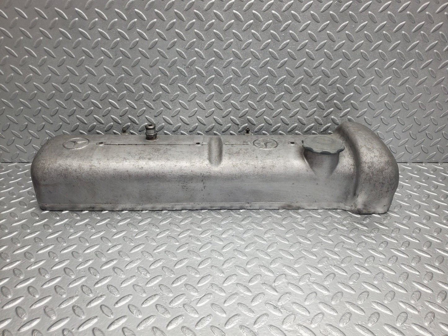 W112 cylinder head cover used OEM