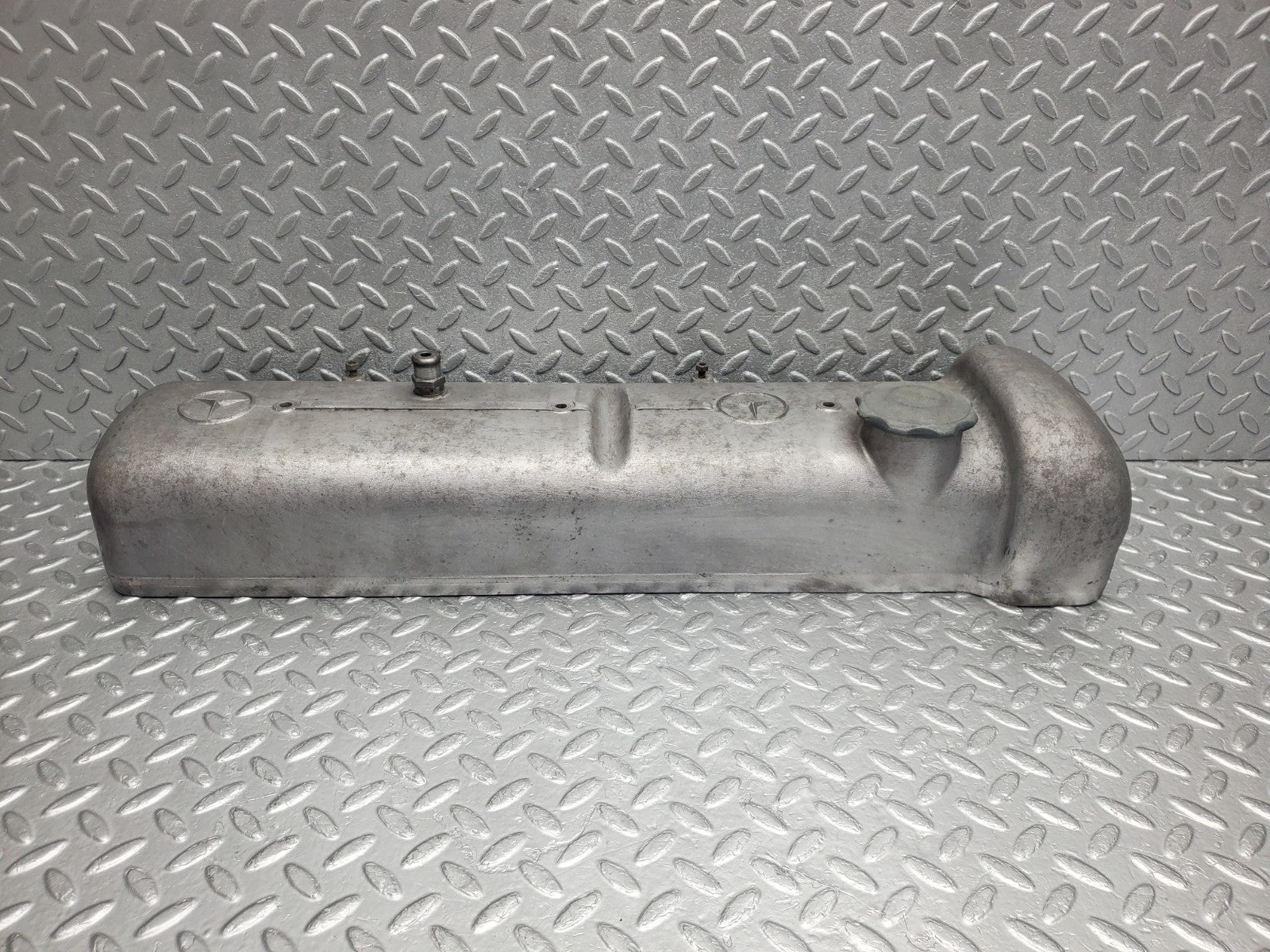W112 cylinder head cover used OEM