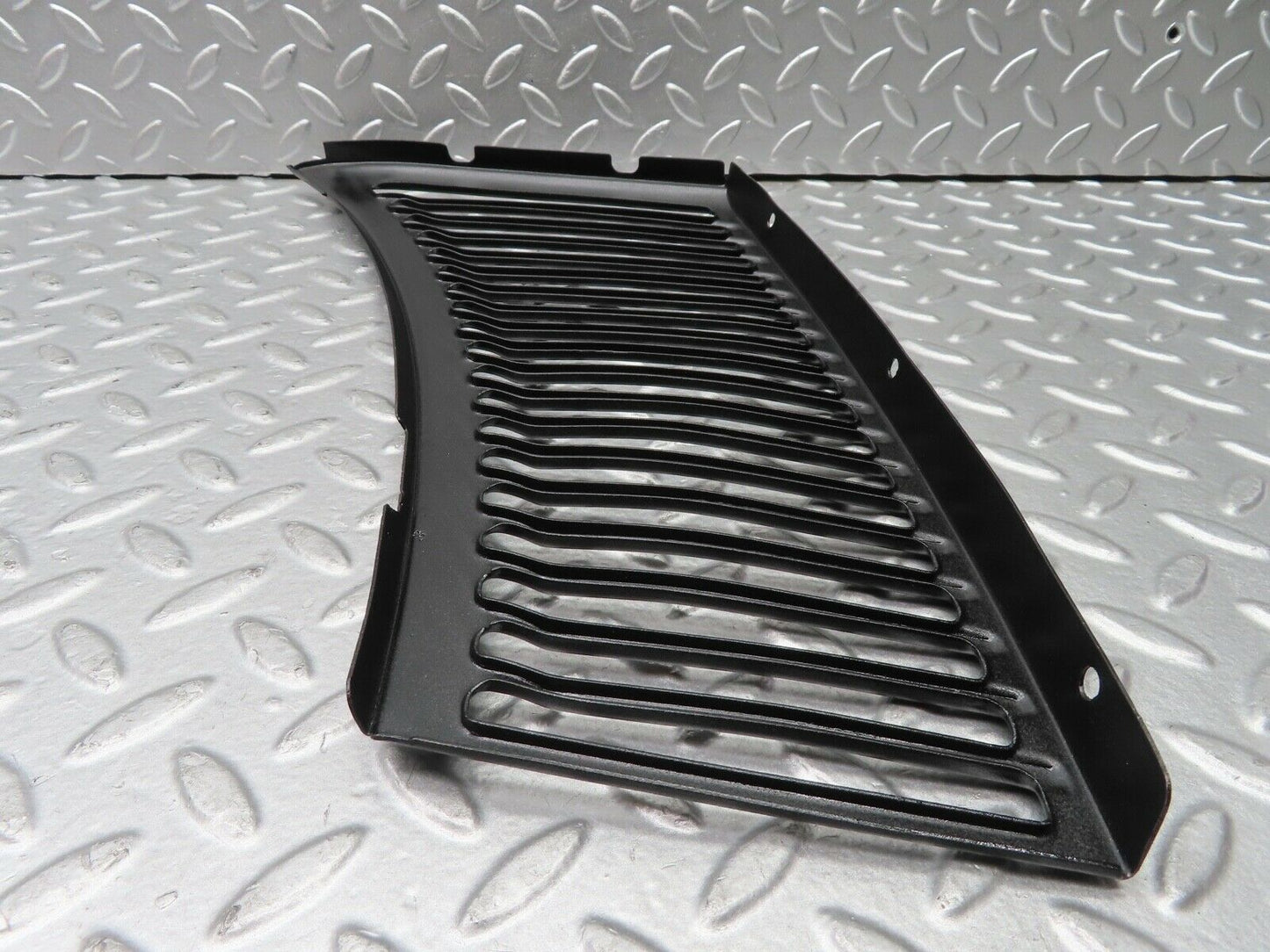 20863 Mercedes-Benz R107 450SL Air Intake Grill Right Side