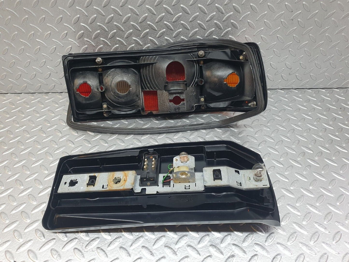 43622 Mercedes-Benz C126 380SEC Coupe Tail Light Left Side 53316R7