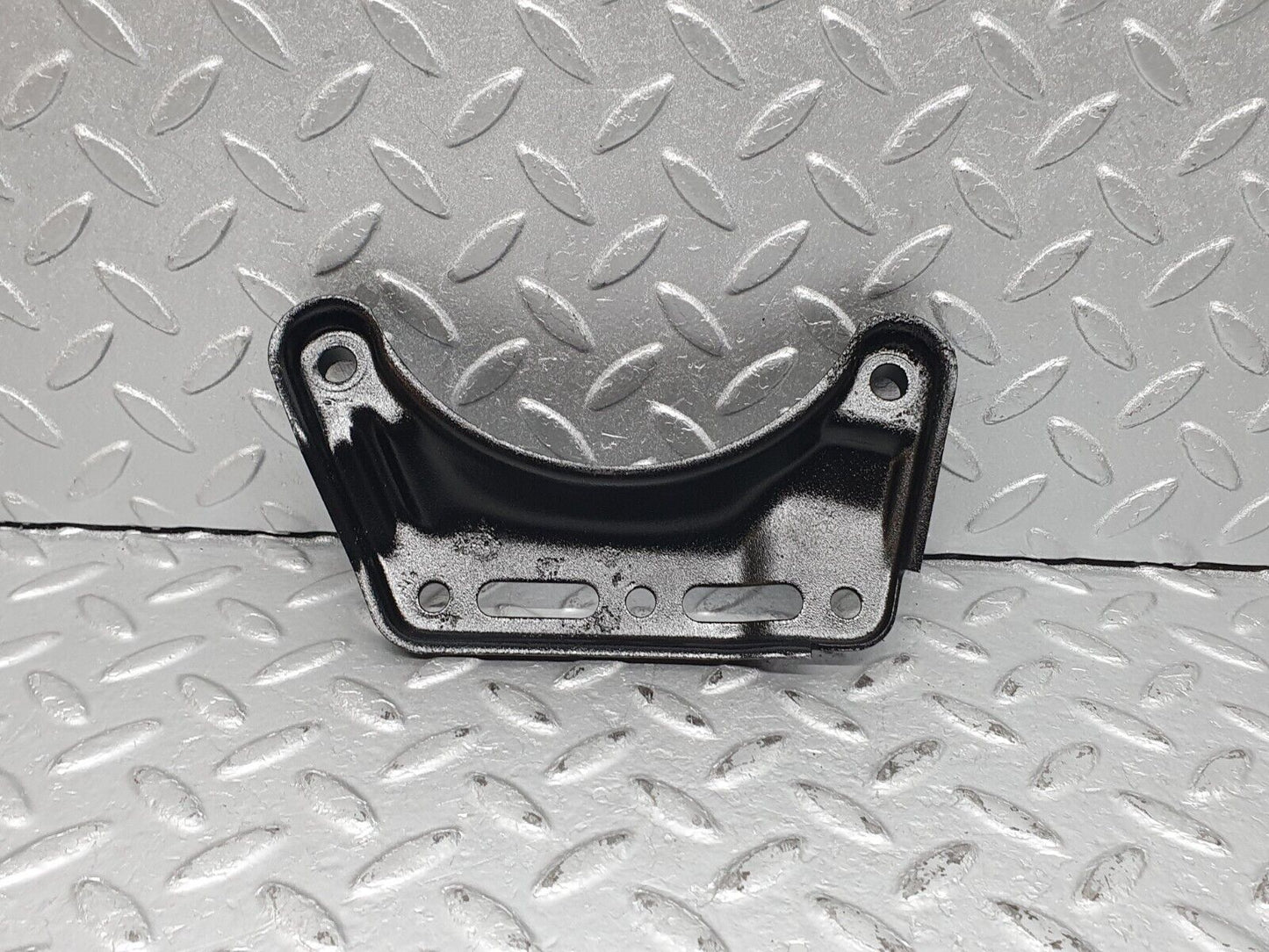 41151 Mercedes-Benz W126 300SE Air Conditioning Compressor Support Bracket