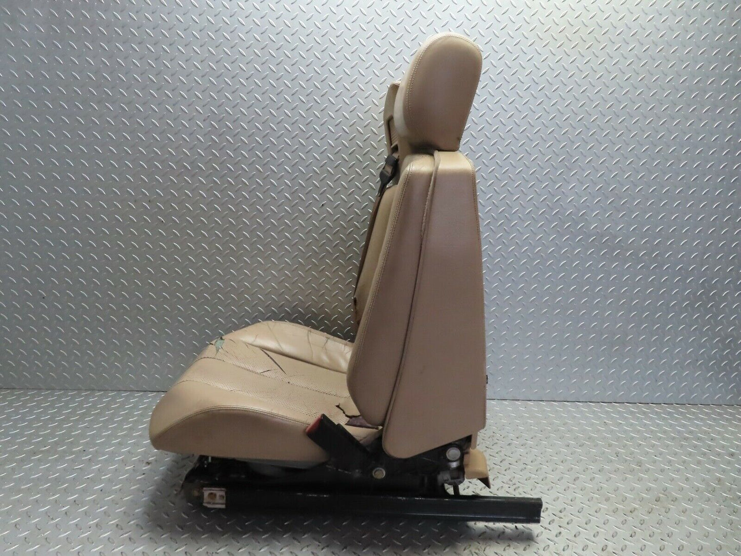 19843 Mercedes-Benz R129 300SL Coupe Electric Front Right Seat Cream Leather