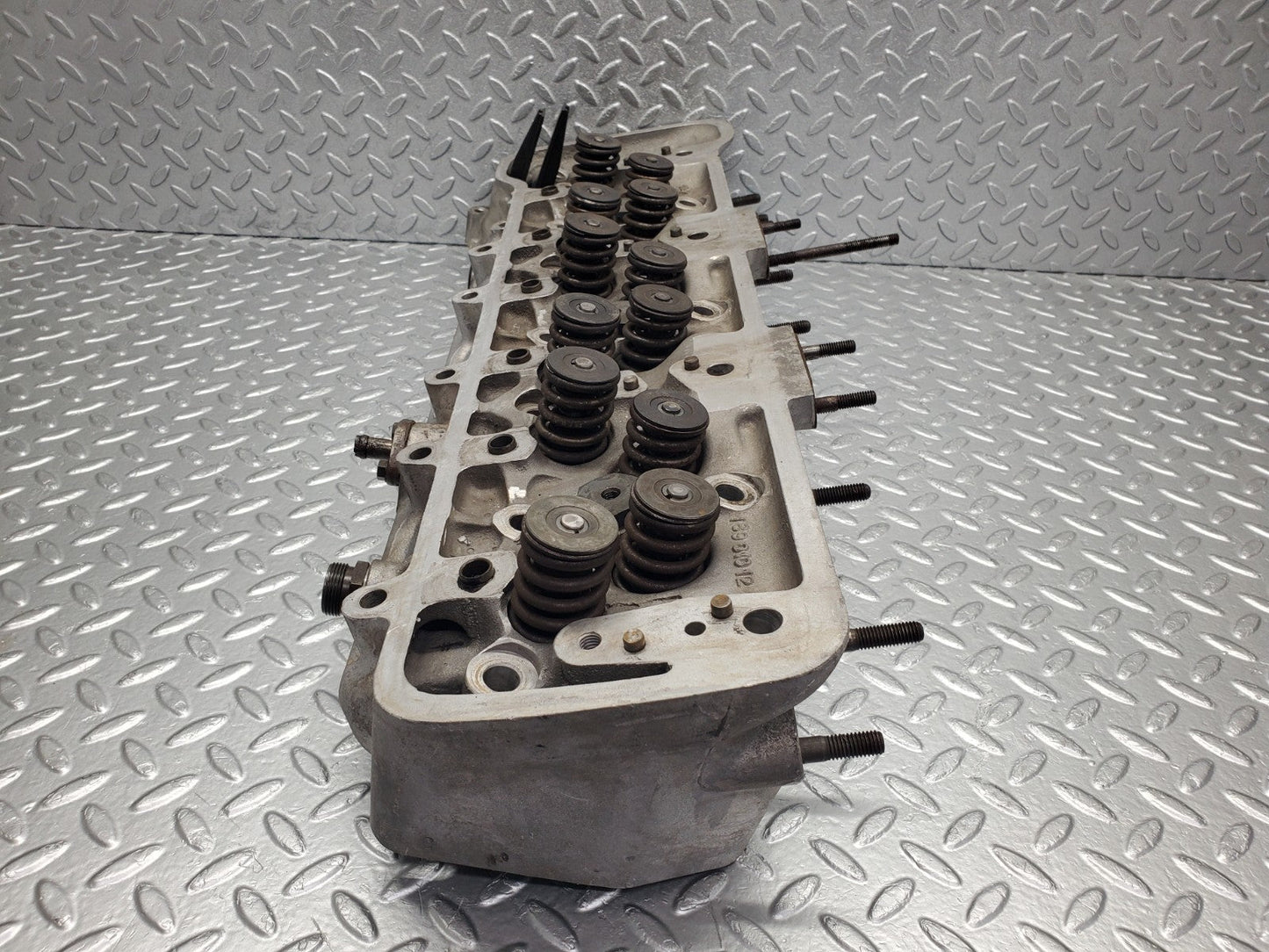 W112 cylinder head used OEM