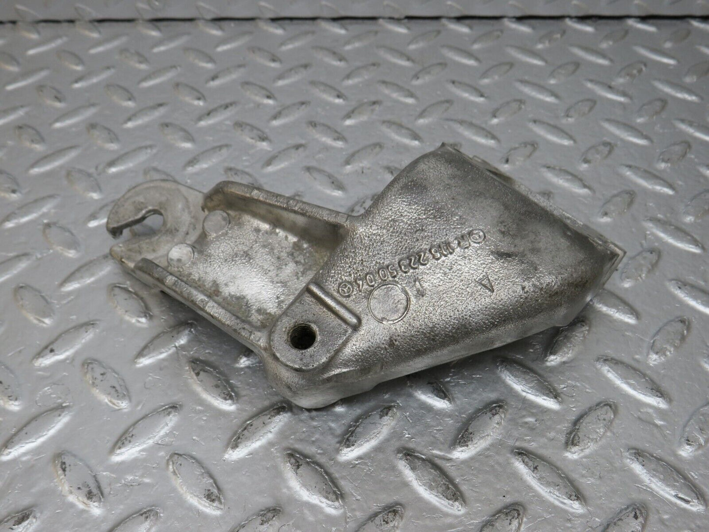 34507 Mercedes-Benz C126 380SEC Engine Mount Bracket Left Side 1162235004