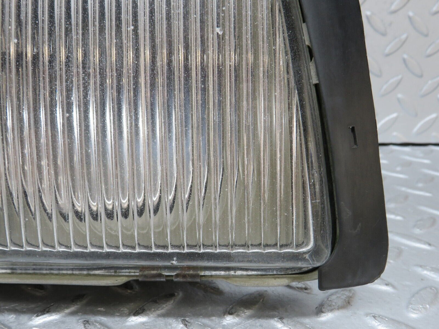 36377 Mercedes-Benz W126 420SE Headlight Bosch Right 1305235092 1305620454