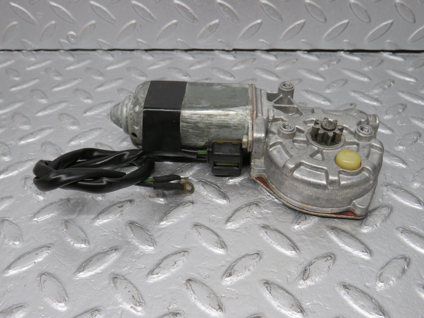 39193 Mercedes-Benz R107 500SL Coupe Right Door Window Regulator Motor Bosch 0130821016