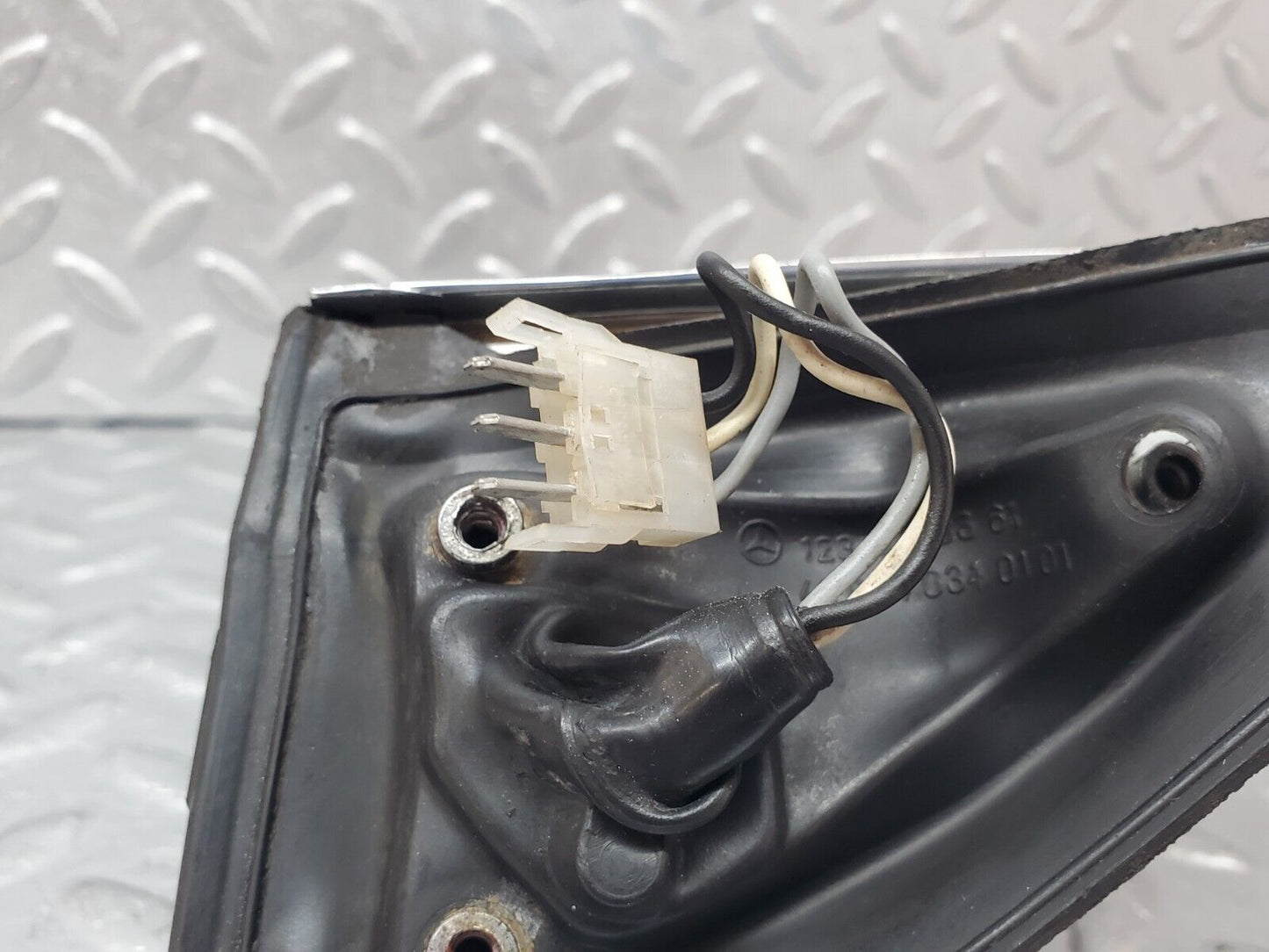 44527 Mercedes-Benz W123 280E Electric Wing Mirror Left 1238111141 1238110541 1238110361