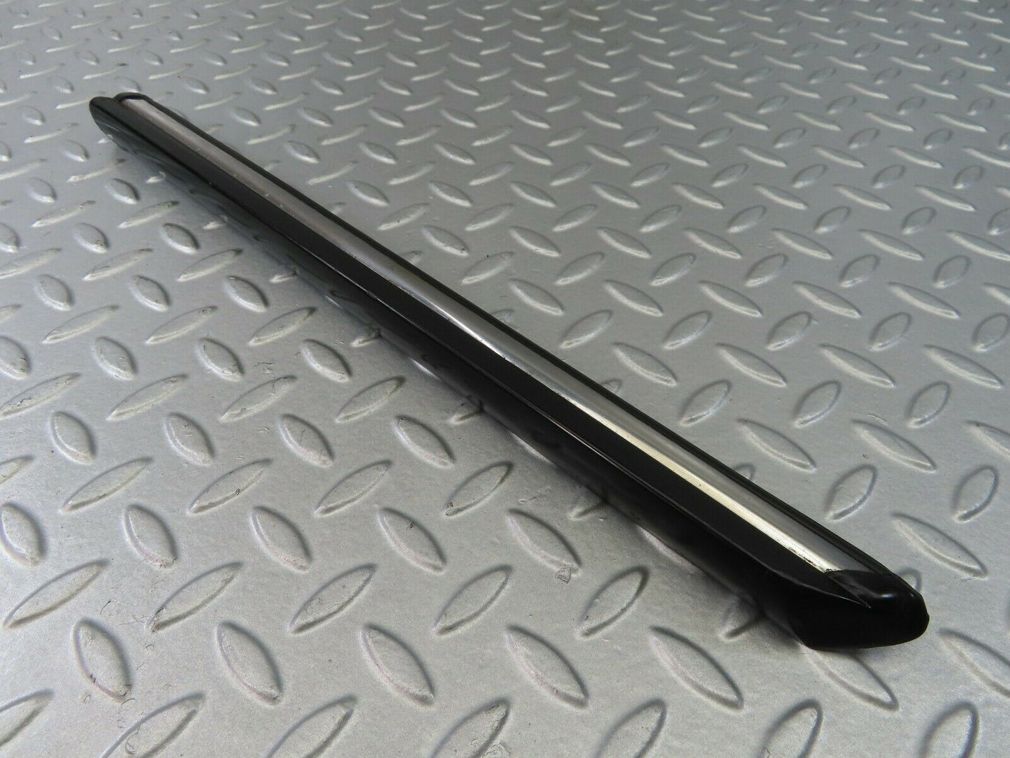 7264 Mercedes-Benz W116 450SE Front Right Fender Wing Centre Chrome Trim