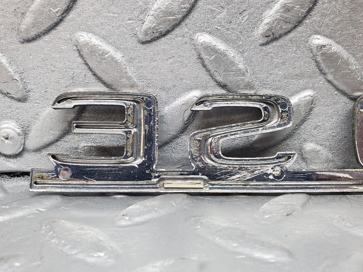 45885 Mercedes-Benz W126 420SE Trunk Badge Emblem