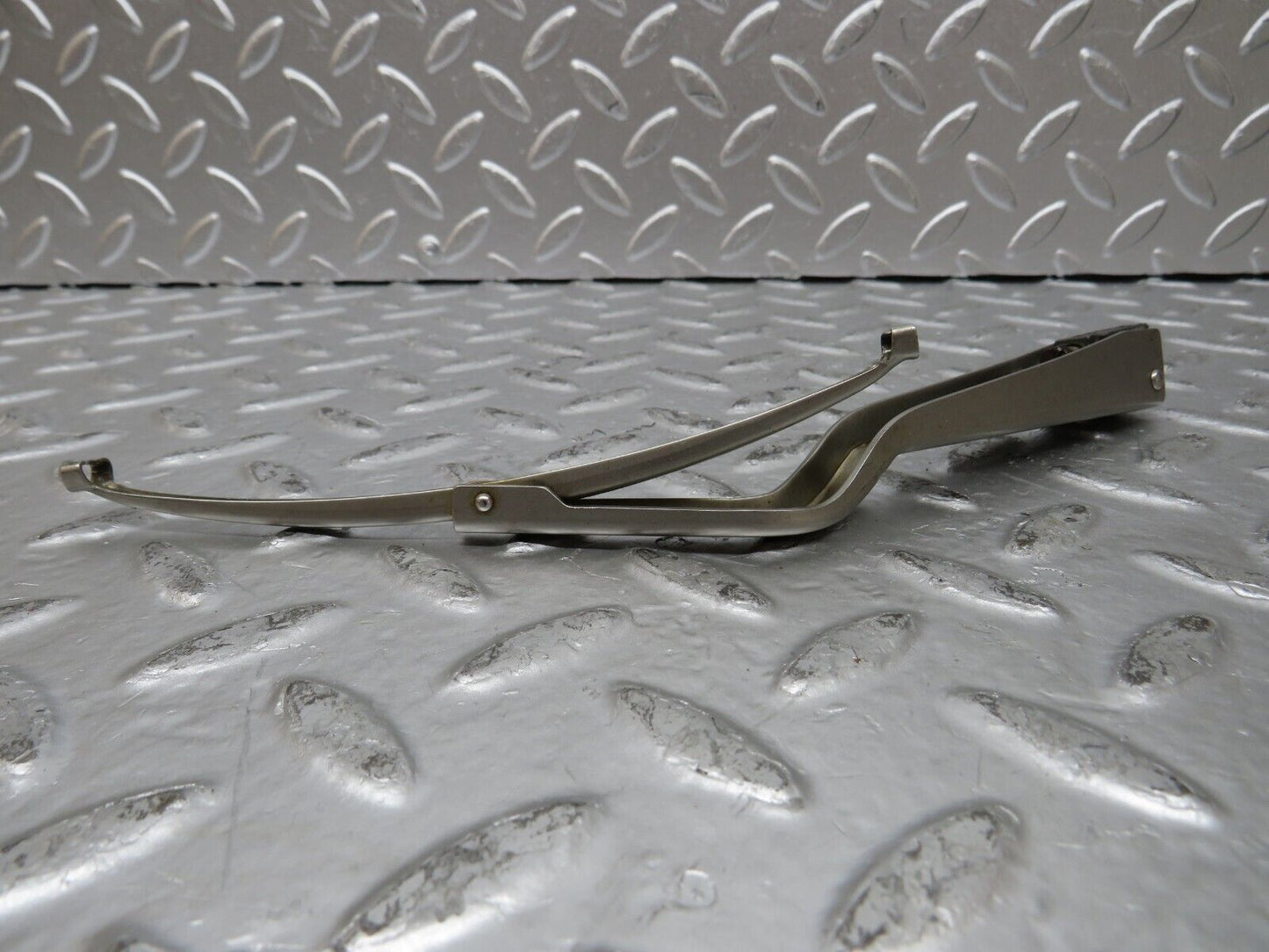 26050 Mercedes-Benz W116 450SE Headlight Wiper Arm Right Bosch