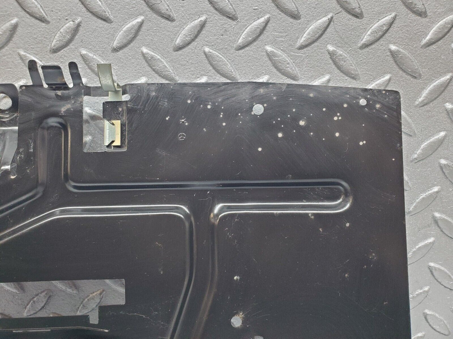 45629 Mercedes-Benz W126 420SE Left Footwell Relay Holder Bracket