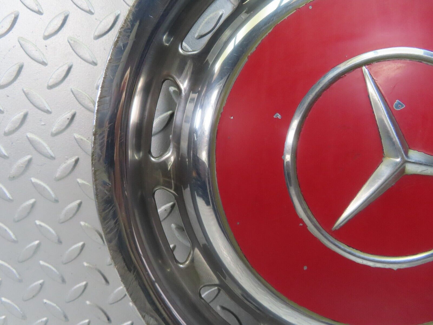 8398 Mercedes-Benz Vintage Wheel Trim Hub Cap 14